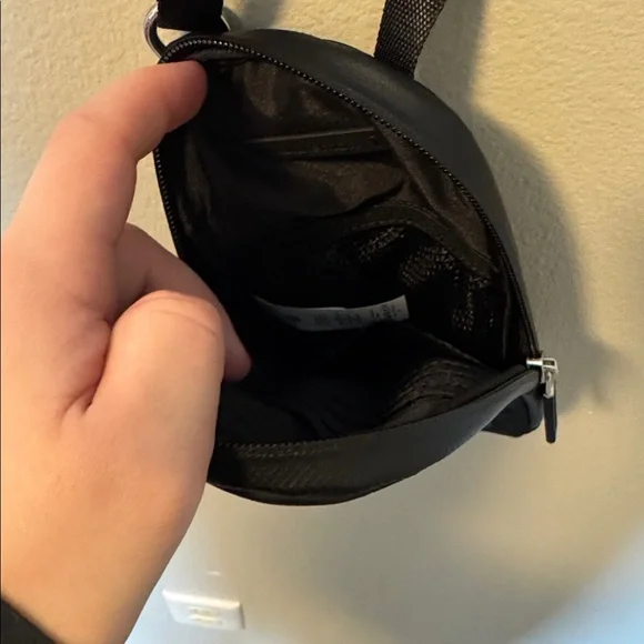 Lululemon Phone Crossbody Bag Black - Picture 6 of 8